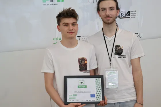 Tobias Madlberger und Matthias Greil mit dem Best Paper Award bei der ECER 2026